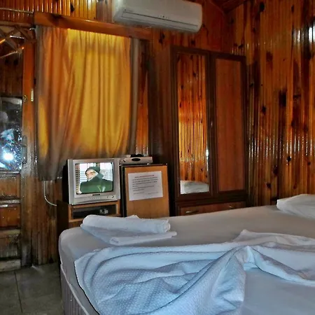 Oran Pansiyon Agac Evler Çıralı