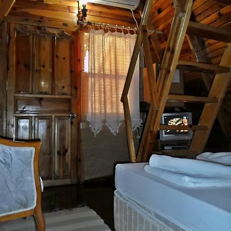 Oran Pansiyon Agac Evler